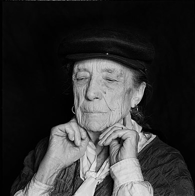 Oliver_Mark_-_Louise_Bourgeois,_New_York_1996-wikipedia